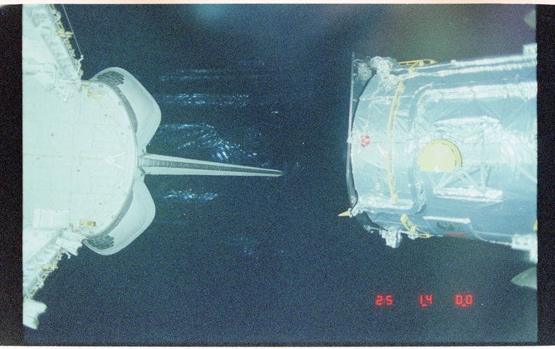 STS031-27-001.jpg