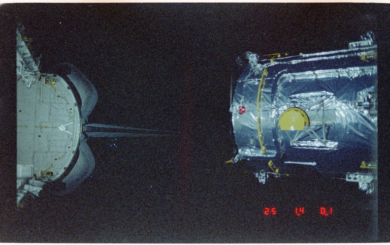 STS031-27-002.jpg