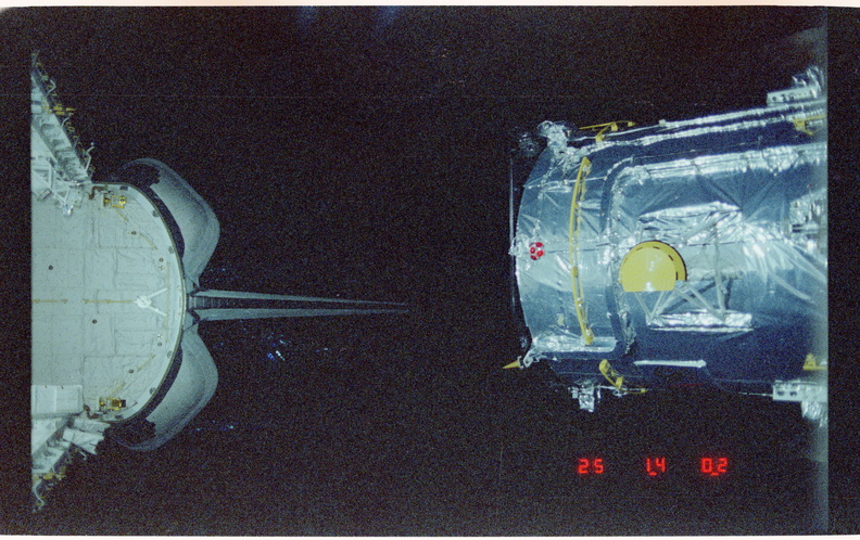 STS031-27-003.jpg
