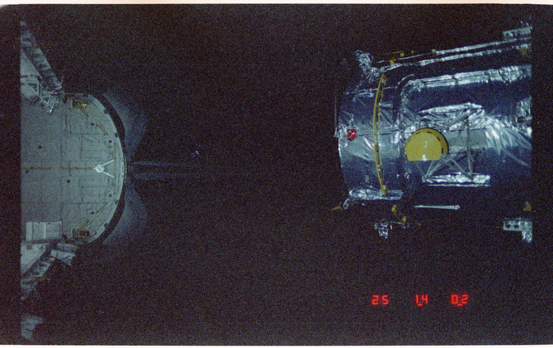 STS031-27-004.jpg