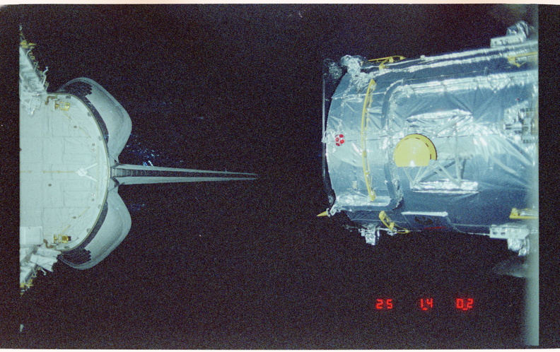 STS031-27-005.jpg