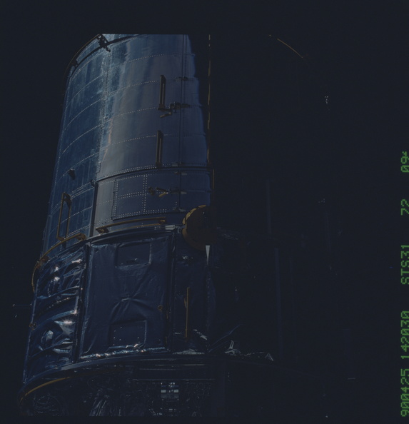 STS031-72-094.jpg