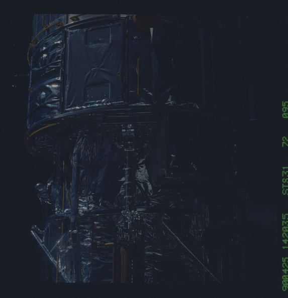 STS031-72-095.jpg