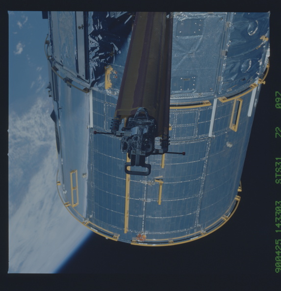 STS031-72-097.jpg