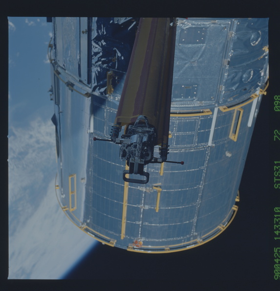 STS031-72-098.jpg