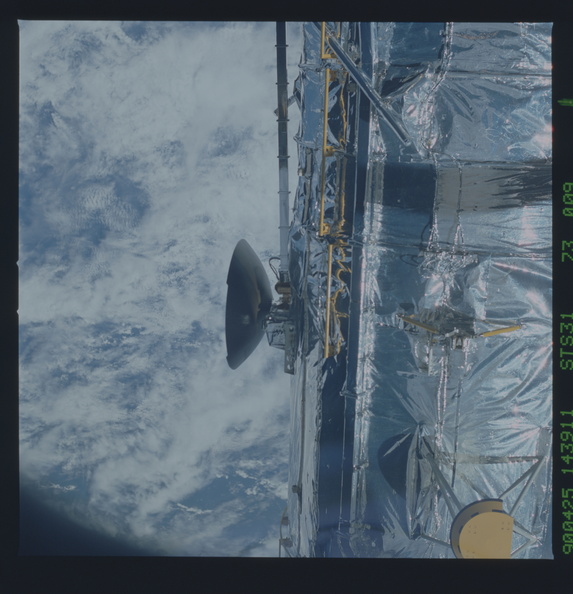 STS031-73-009.jpg