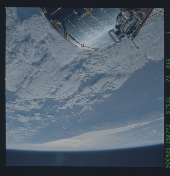 STS031-73-016.jpg