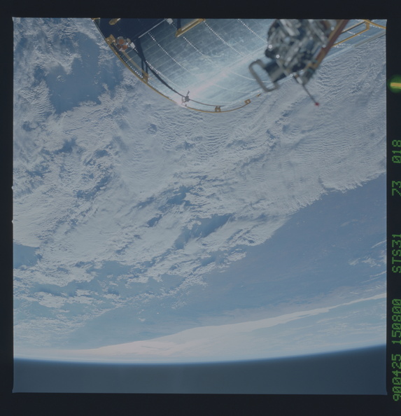 STS031-73-018.jpg