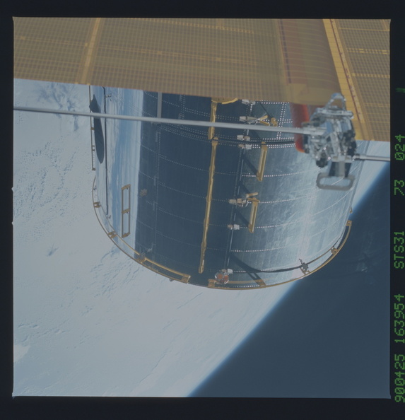 STS031-73-024.jpg