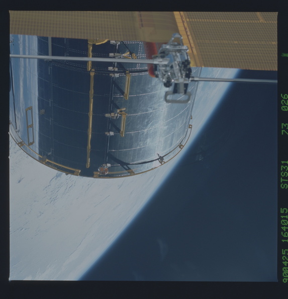 STS031-73-026.jpg