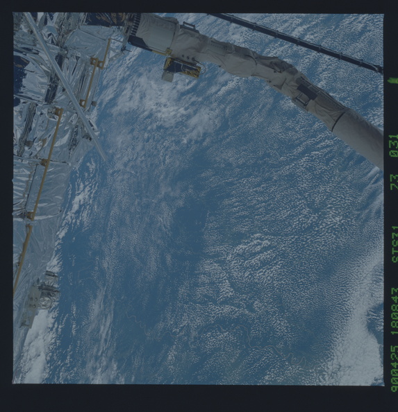 STS031-73-031.jpg