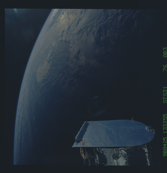 STS031-76-003.jpg