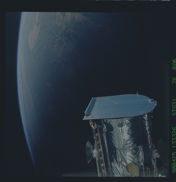 STS031-76-006.jpg