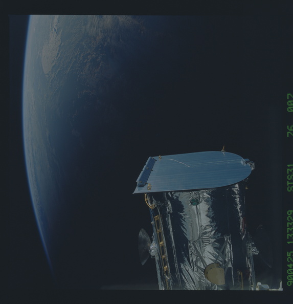 STS031-76-007.jpg