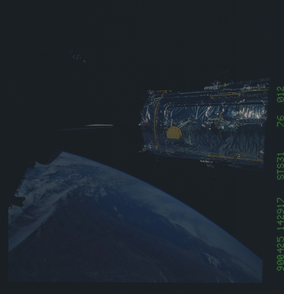 STS031-76-012.jpg