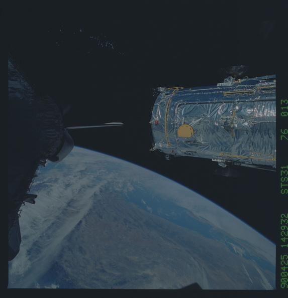 STS031-76-013.jpg