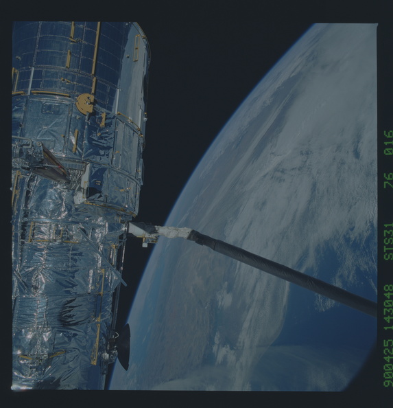 STS031-76-016.jpg