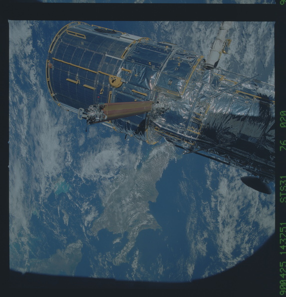 STS031-76-020.jpg
