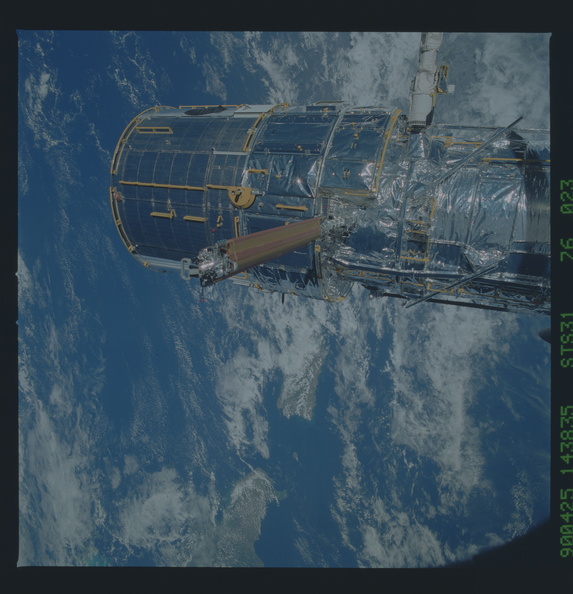 STS031-76-023.jpg