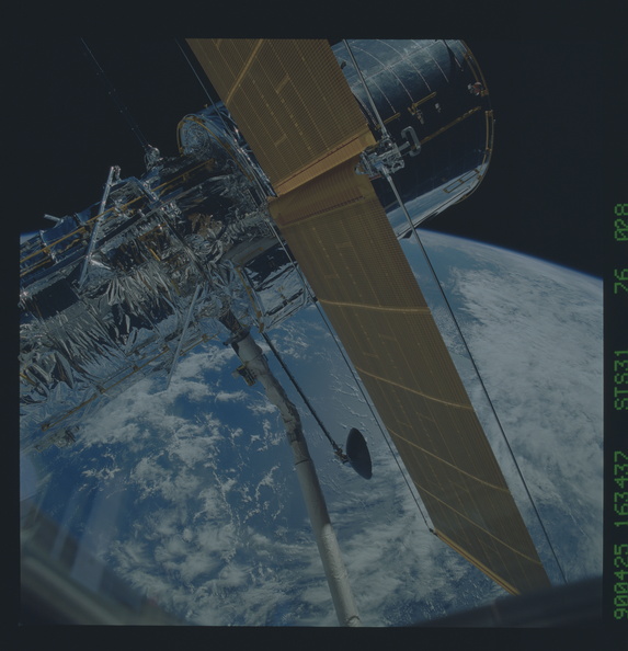 STS031-76-028.jpg