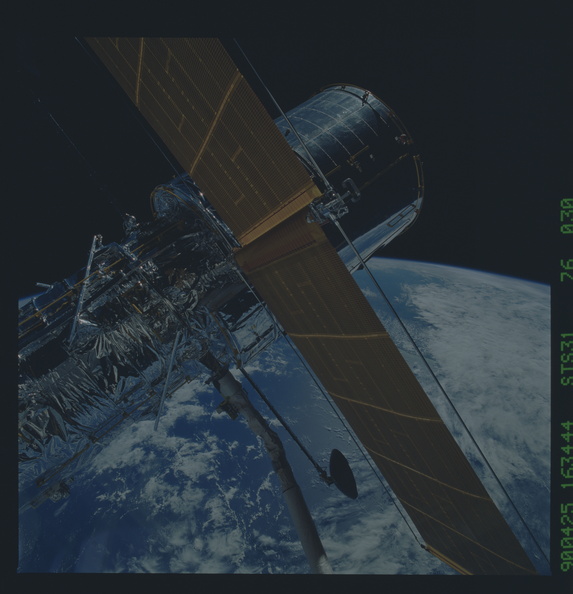 STS031-76-030.jpg