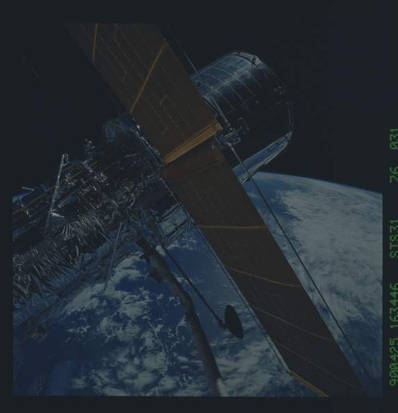 STS031-76-031.jpg
