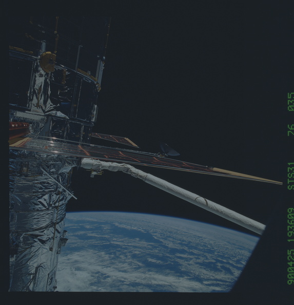 STS031-76-035.jpg