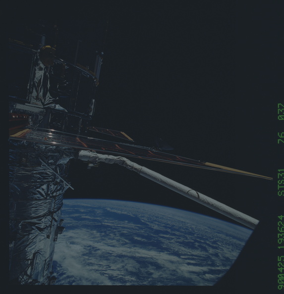 STS031-76-037.jpg