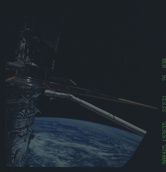 STS031-76-038.jpg