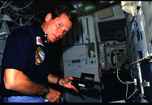 STS61C-04-001