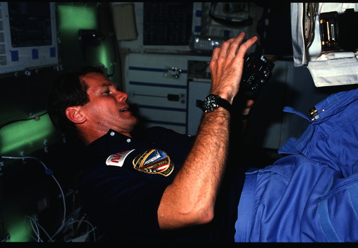 STS61C-04-002