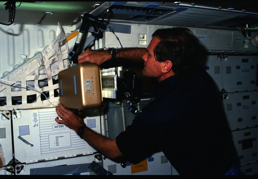 STS61C-04-007