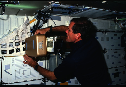 STS61C-04-008