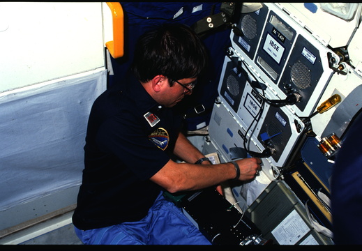 STS61C-04-009