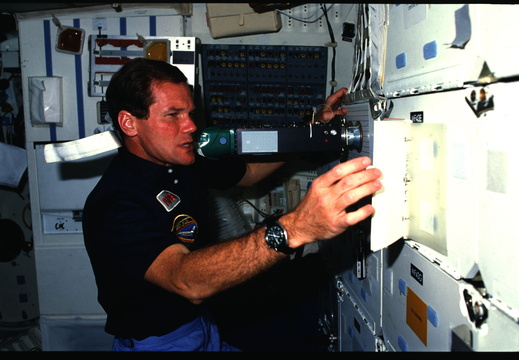 STS61C-04-017