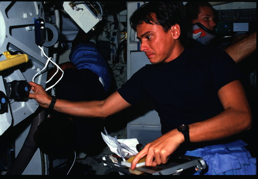 STS61C-04-032