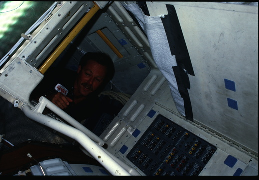 STS61C-04-035