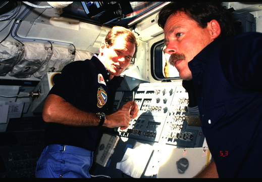 STS61C-05-008