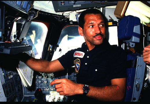 STS61C-05-017