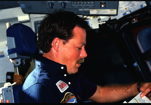 STS61C-08-017