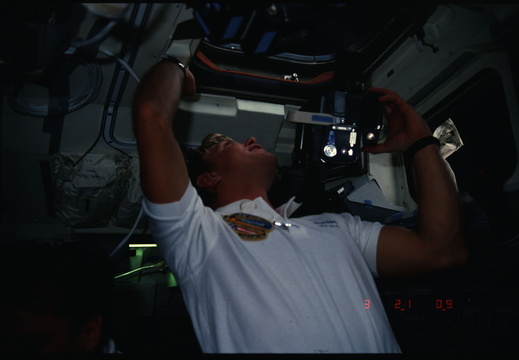 STS61C-09-022