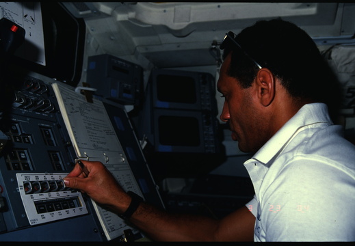 STS61C-09-035