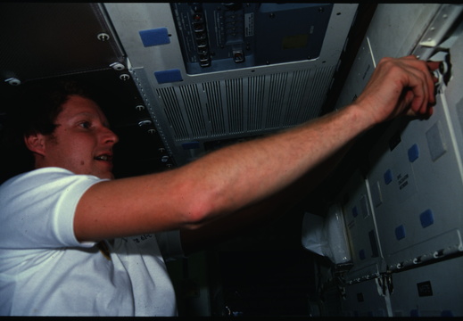 STS61C-13-017