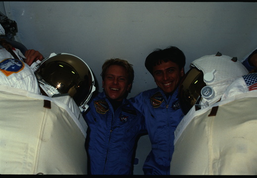 STS61C-15-008
