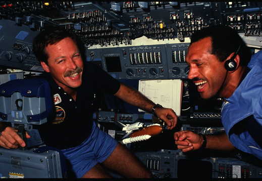 STS61C-17-017
