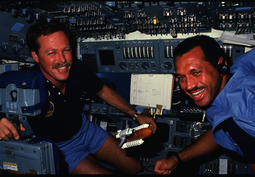 STS61C-17-018