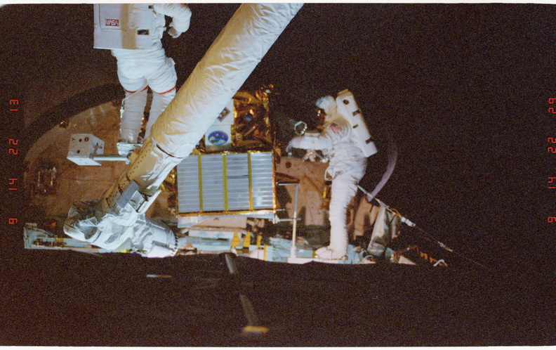 STS063-21-012.jpg