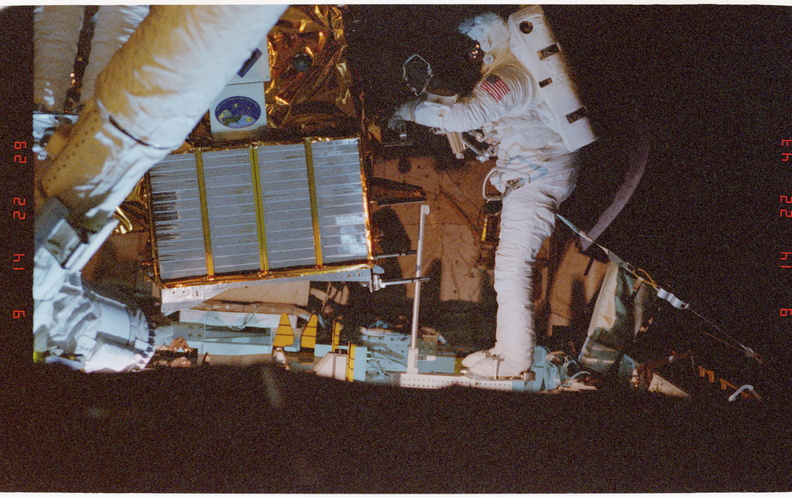 STS063-21-013.jpg
