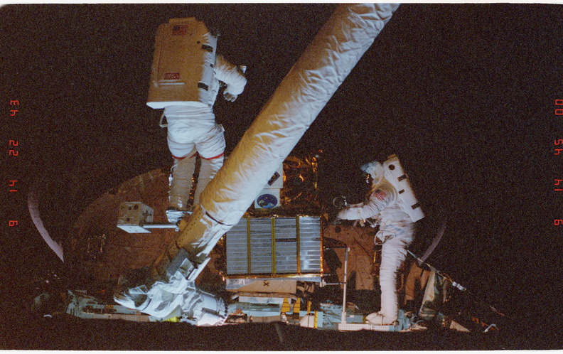 STS063-21-014.jpg