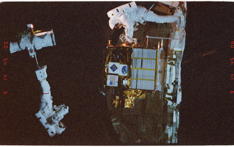 STS063-21-015.jpg